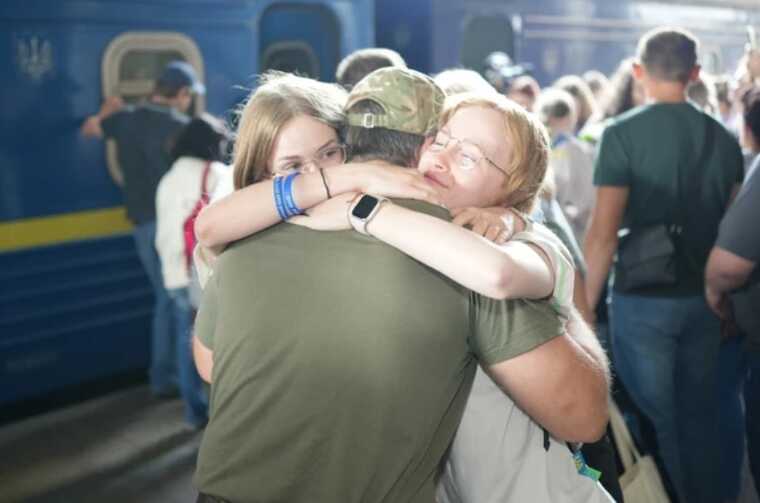 «Укрзалізниця» створила резерв квитків для військових та їхніх сімей: як забронювати