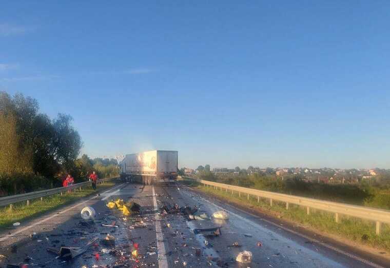 Біля Львова трапилася ДТП за участі мікроавтобуса й вантажівки