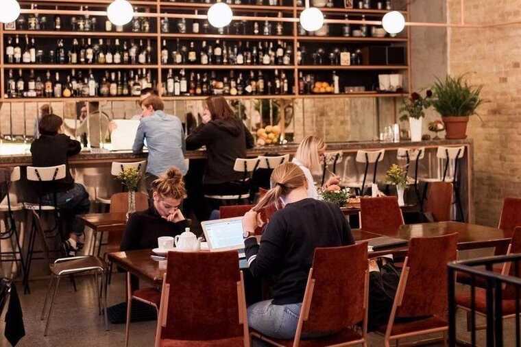 В сети опубликовано видео «взрыва гранаты» в кафе Киева