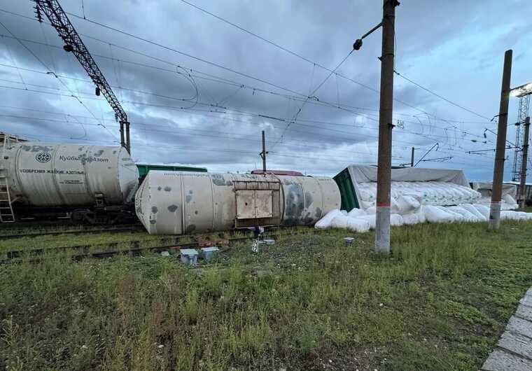 У двох регіонах Росії з рейок зійшли вантажні потяги