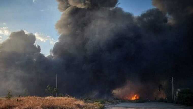 У Миколаївській області у Великій Коренисі вирує пожежа