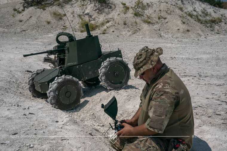 "Азовці" показали бойового робота "Лють 2.0", який знаходиться на озброєнні бригади