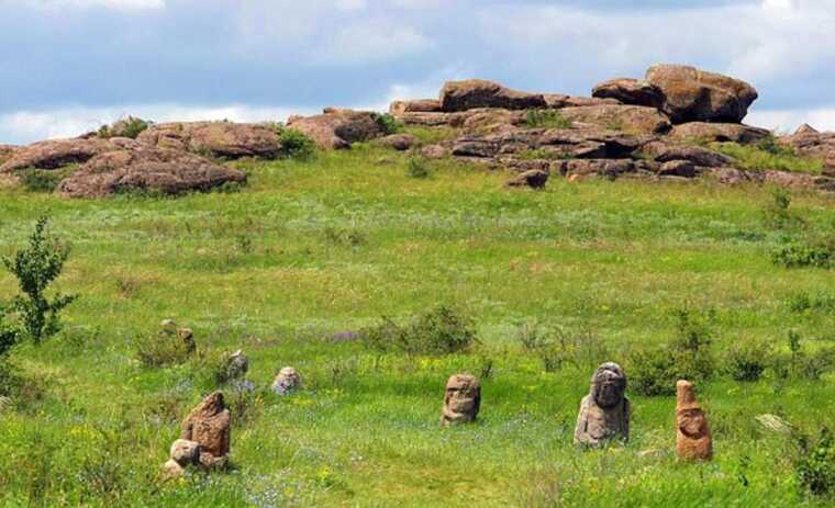 Окупанти поблизу Маріуполя знищили заповідник «Кам’яні Могили»