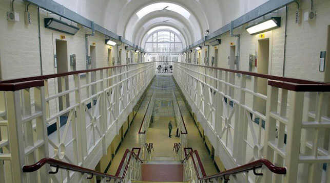 У Британії через переповнені в’язниці призупинять суди над учасниками заворушень