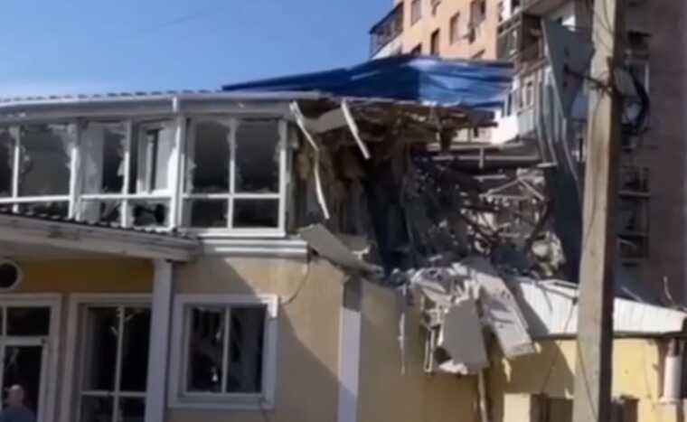 Донецкая ОВА публикует видео последствий удара РФ по отелю в Краматорске