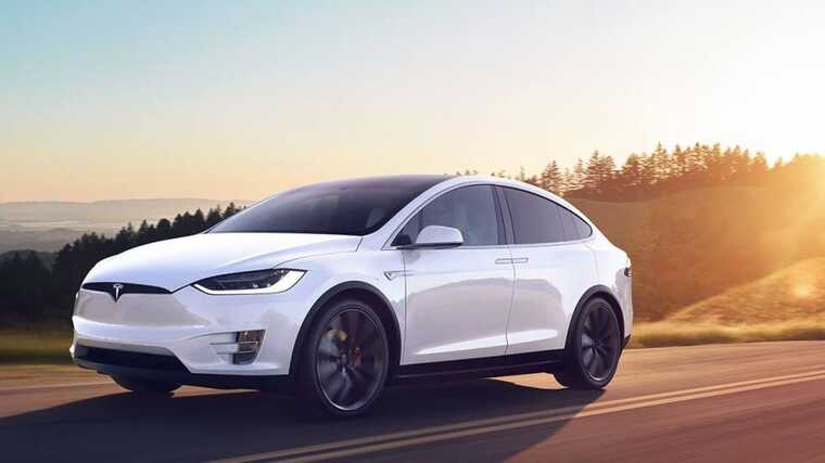 Tesla вдруге відкликає тисячі авто через проблеми з обшивкою