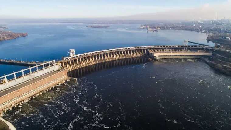 Traffic blocked at Dnipro hydroelectric power station dam in Zaporizhzhya
