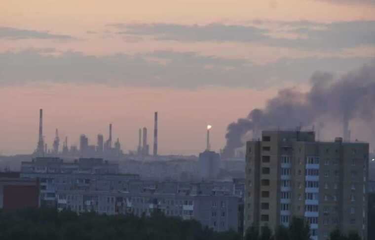Reuters: Найбільший НПЗ Росії - Омський після сьогоднішнього вибуху призупинив майже половину своїх потужностей