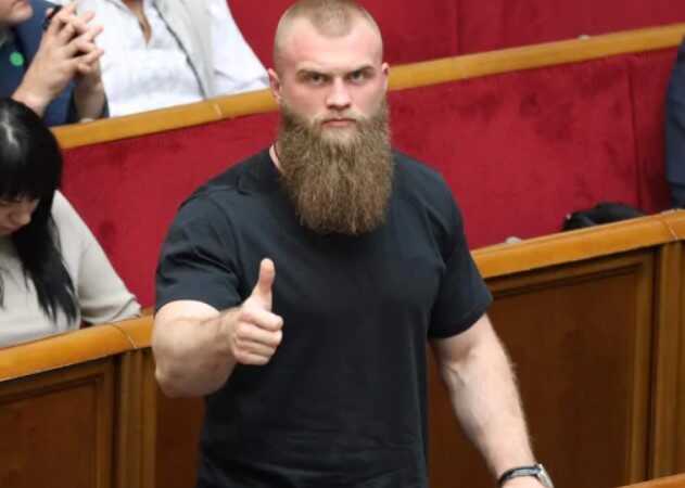 Яка відповідальність чекає на ухилянтів-втікачів за незаконний виїзд з України