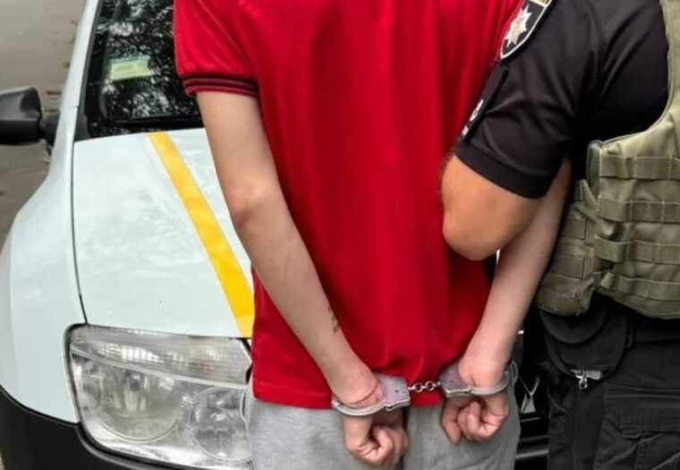 Одеські правоохоронці затримали чоловіка, який намагався підпалити храм