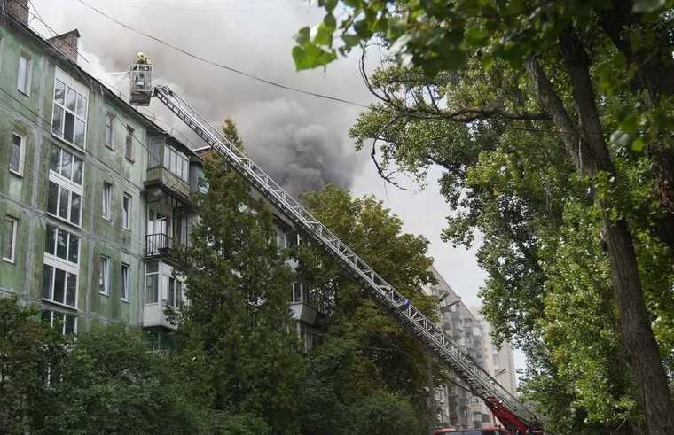 Займання в п’ятиповерхівці в Києві локалізовано: в ДСНС показали фото