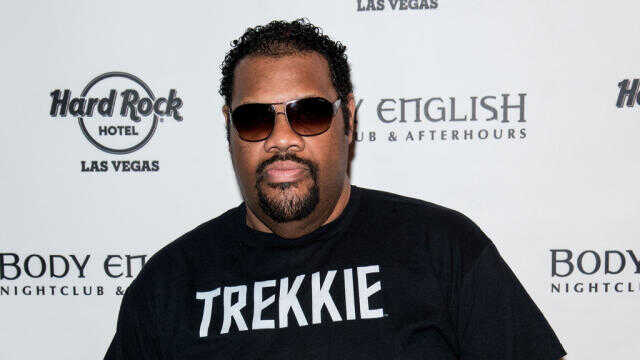 Рэпер FatMan Scoop умер прямо во время выступления на сцене
