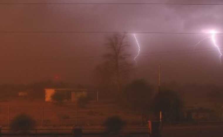 В Австралії через негоду 30 тисяч осіб залишилися без електрики