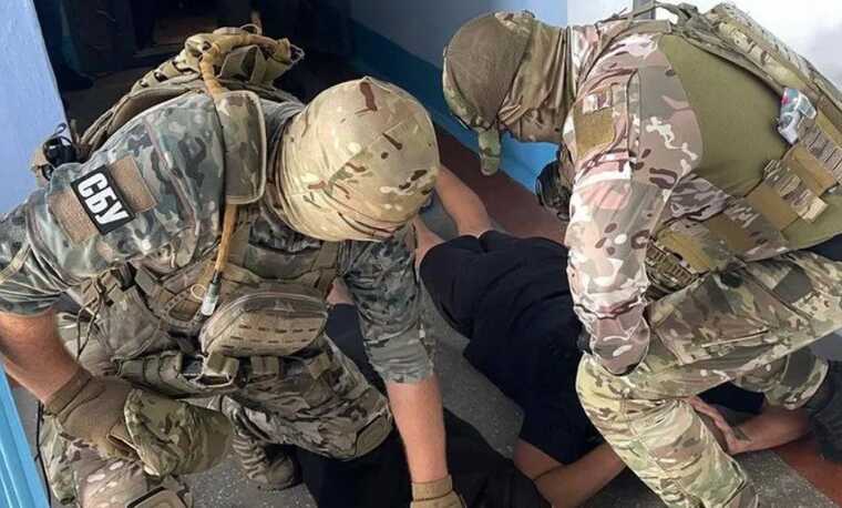 СБУ викрила групу осіб, які на замовлення РФ підпалювали автомобілі військових