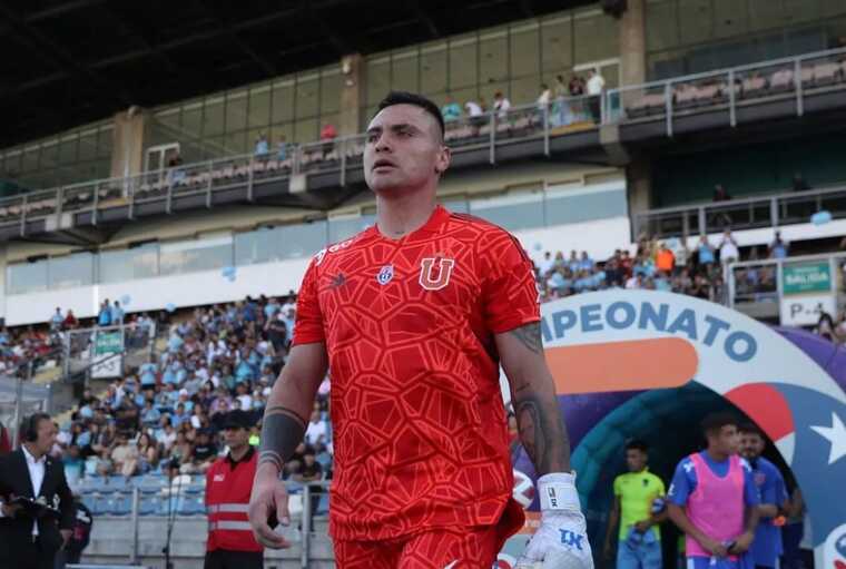 Воротареві збірної Чилі ампутували ногу, щоб визволити його з автомобіля після аварії