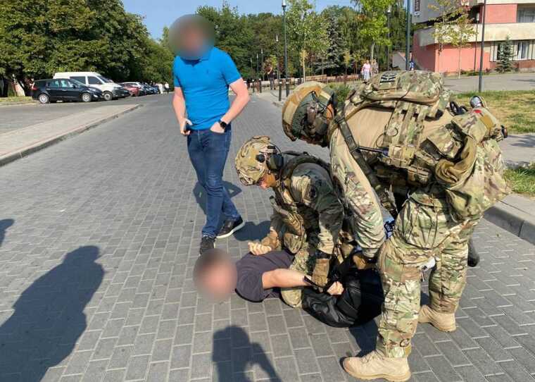 У Луцьку затримали чоловіка, який вистрілив в охоронців місцевого ТЦК