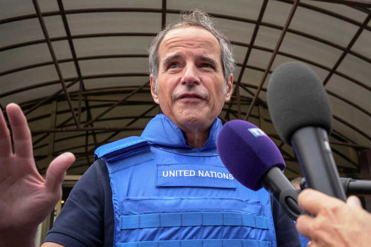 Глава МАГАТЭ Гросси посетил Запорожскую АЭС и осмотрел сгоревшую градирню