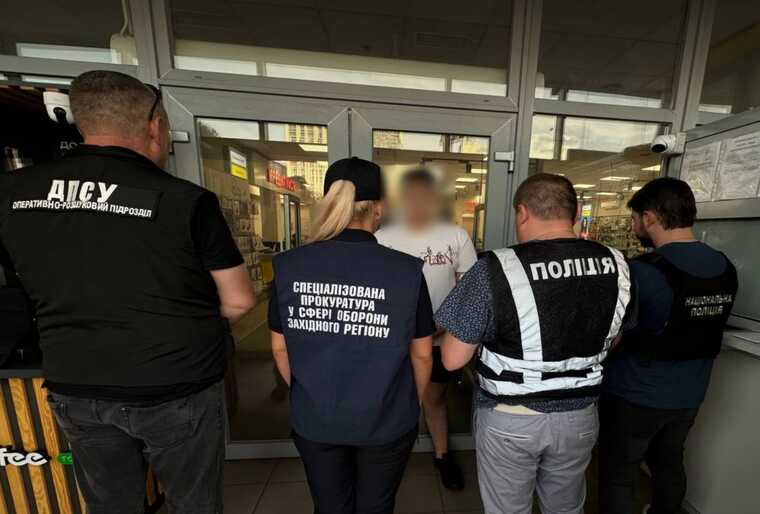 Прикордонники затримали "бізнесмена", який займався нелегальним переправленням осіб призовного віку через кордон