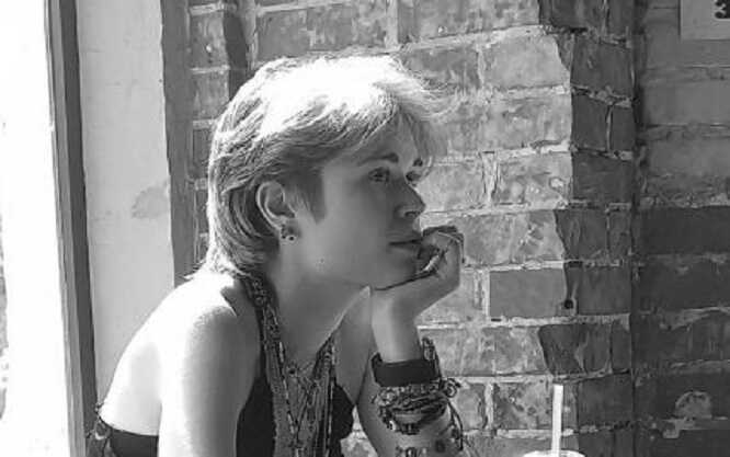 «Жадан і Собаки» випустить футболки із малюнками загиблої 18-річної художниці Ніки Кожушко