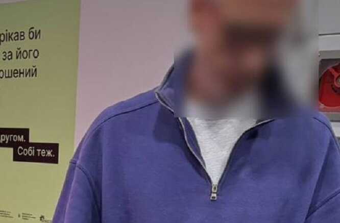 Прикордонники затримали іноземця, який перевозив гашиш, приклеєний до спини