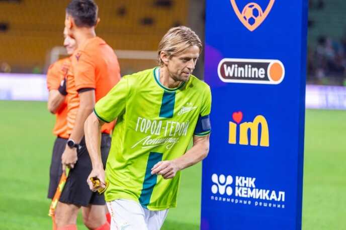 Зрадник Анатолій Тимощук одягнув футболку "Місто-герой Ленінград" та зіграв за "Зеніт"