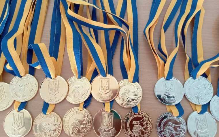 У ВР вважають недоцільним виготовлення шкільних медалей за держкошти