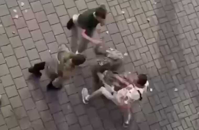In Ivano-Frankivsk, a group of guys brutally beat up a serviceman, - social networks