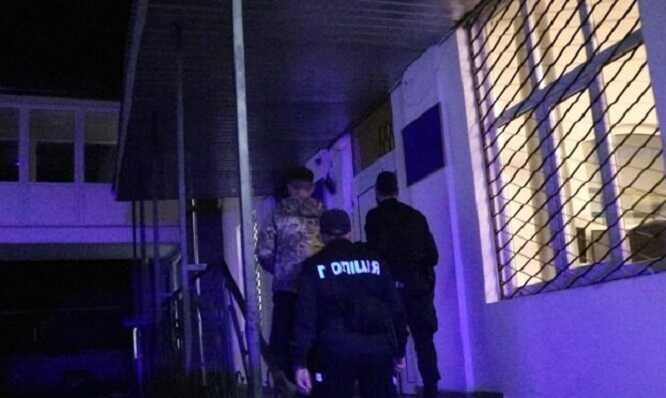 В Івано-Франківську затримали трьох чоловіків, які побили військового