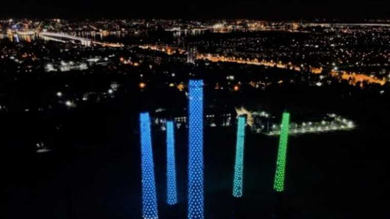 У Дніпрі, попри відключення світла, працює лазерне шоу