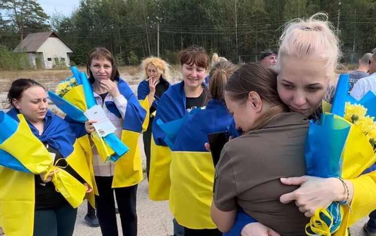 После двух лет плена в Украину вернулись бойцы "Азова"