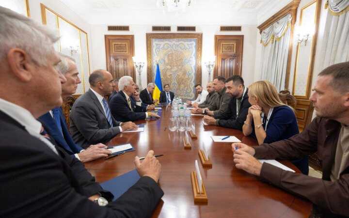A delegation from the USA visited Ukraine, specifically a group of congressmen arrived