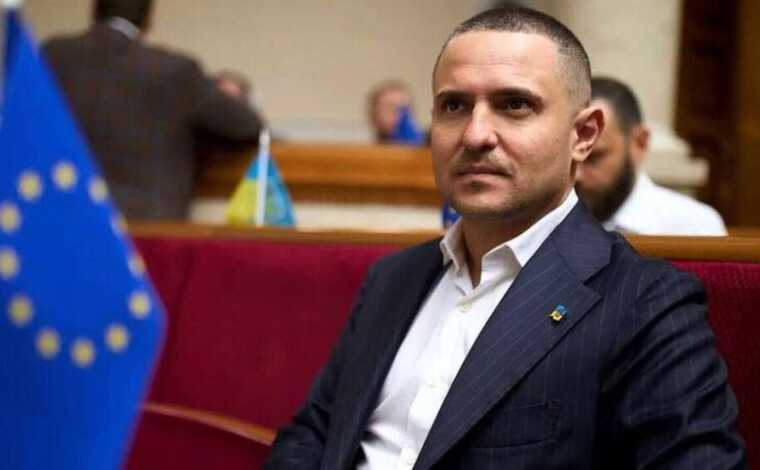 Мать депутата Куницкого пыталась перевезти через границу незадекларированные деньги