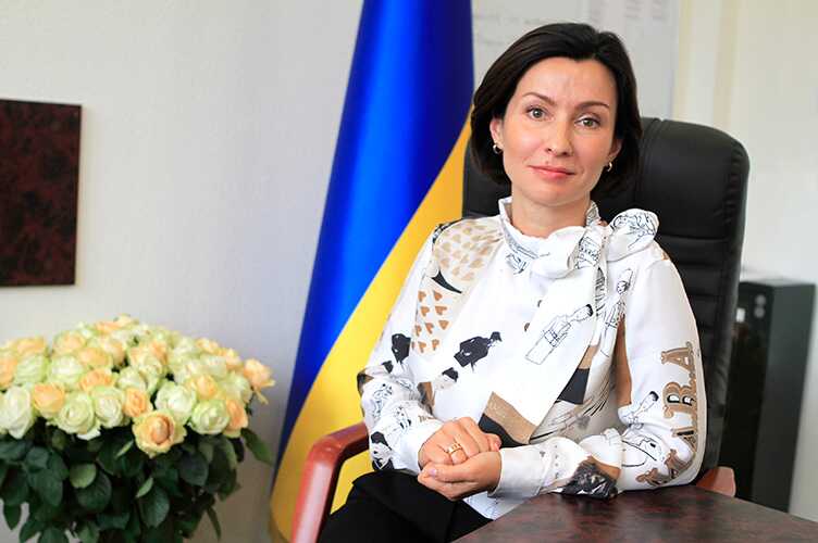 Київська суддя Олена Кузьмишина красується у брендових речах і полюбляє дорогий відпочинок