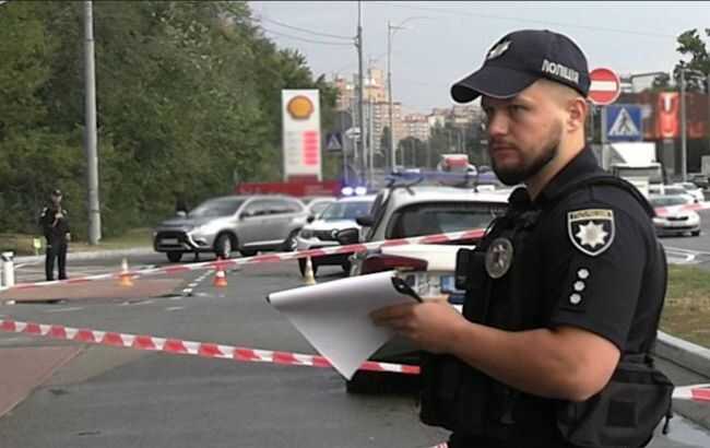 На АЗС в Києві застрелили чоловіка: в поліції показали кадри з місця подій