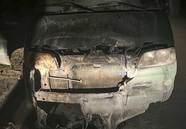 На Полтавщине двое несовершеннолетних подожгли автомобиль военных: их задержали