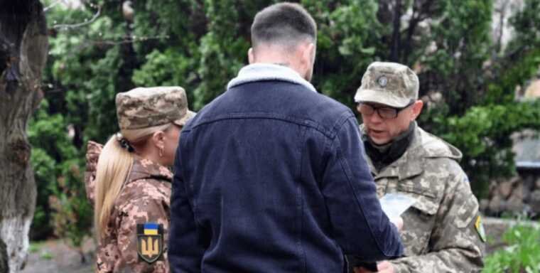 Омбудсман пояснив порядок перевірки військово-облікових документів у чоловіків 18-60 років