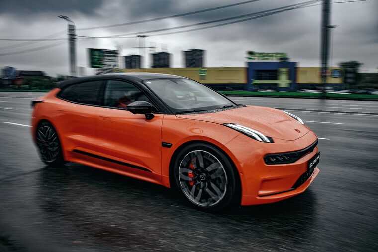 Китайський виробник електрокарів Zeekr почне відключати машини, ввезені у РФ за «сірими» схемами