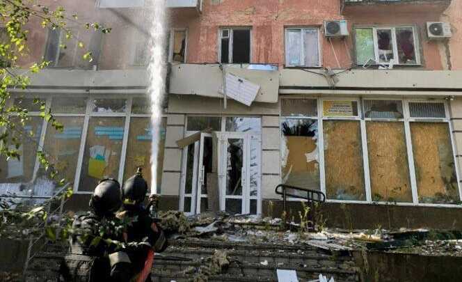 Обстріл Херсона: в мережі з’явилися фото наслідків