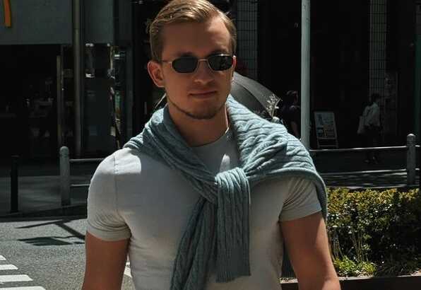 Сын пособника оккупантов Владимира Батюка разъезжает по Варшаве на Porsche