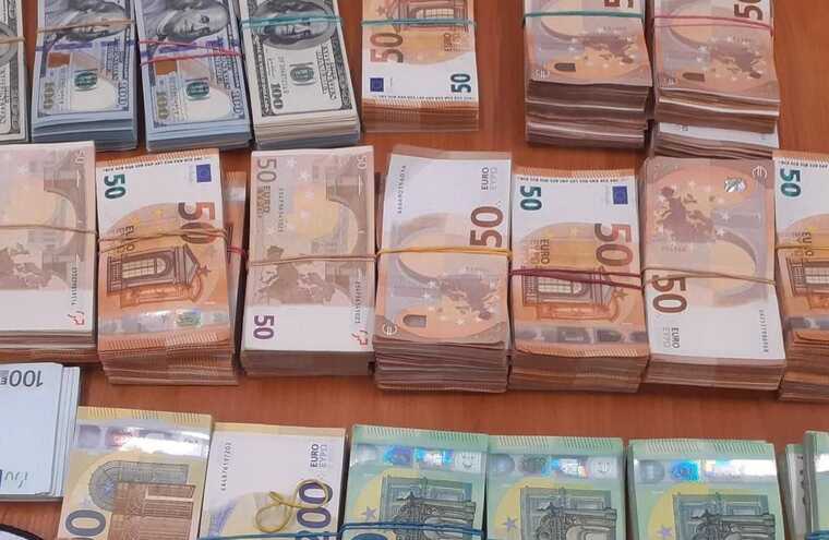 Митники на польсько-українському кордоні затримали українку, яка намагалася вивезти 355 тисяч євро