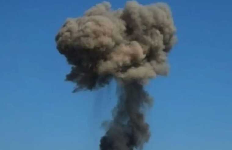 Враг ударил по админзданию в Кривом Роге: под завалами могут находиться люди