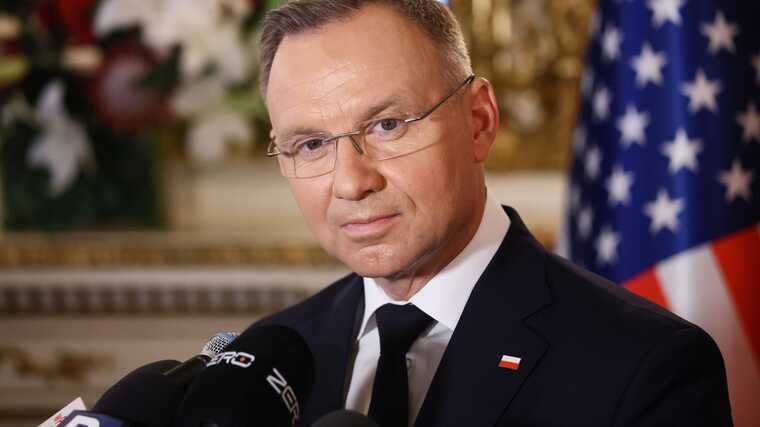 Історичні питання з Україною слід вирішувати не через шантаж, - Дуда