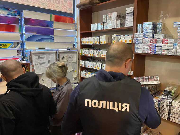 У Харкові правоохоронці вилучили контрафактні цигарки та алкоголь на суму 3,7 мільйона гривень