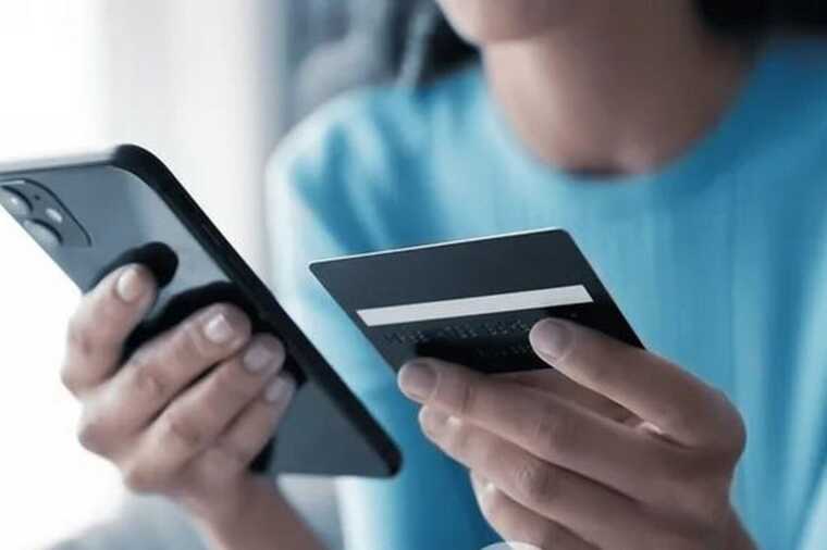 Ограничения на карточные переводы: в СМИ рассказали о том, как их обойти