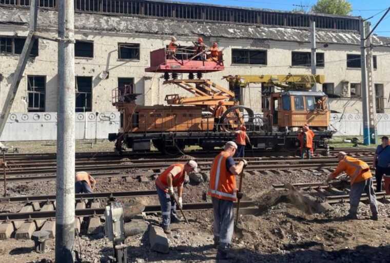 У Запоріжжі відновлено рух поїздів до вокзалу, який обстріляли росіяни