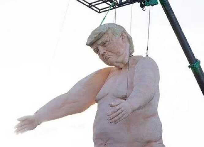 У США встановили гігантську статую голого Дональда Трампа з геніталіями