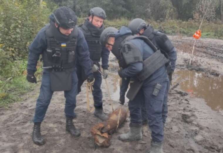 На Рівненщині сапери знешкодили 11 авіабомб часів Другої світової війни