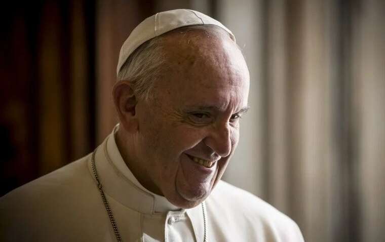 Франциск також зробив подарунок Зеленському: "Мир – це тендітна квітка"