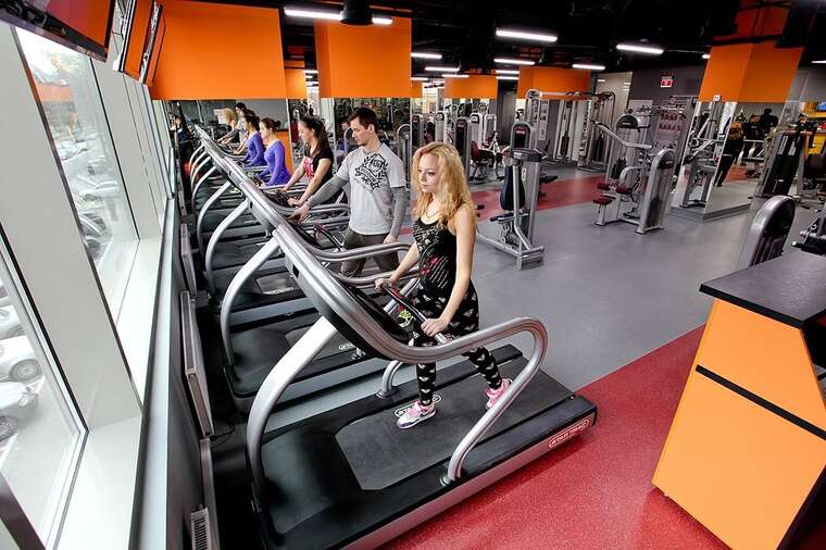 ТЦК та поліція відвідали тренажерний зал SportLife у Львові