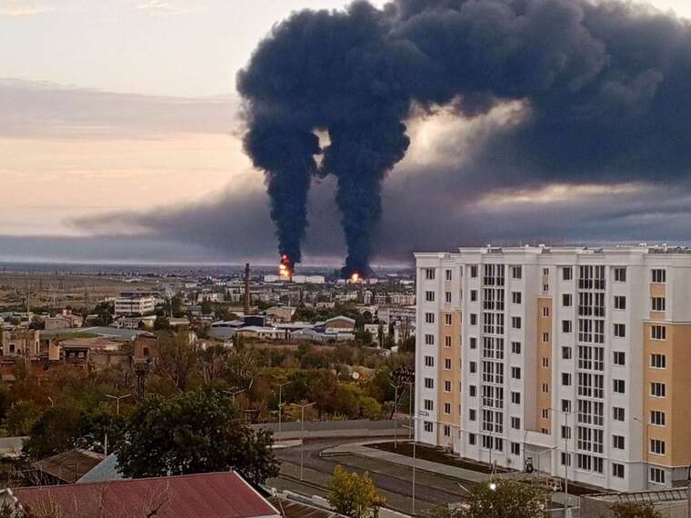 У мережі з’явилося супутникове фото нафтобази в окупованій Феодосії після удару